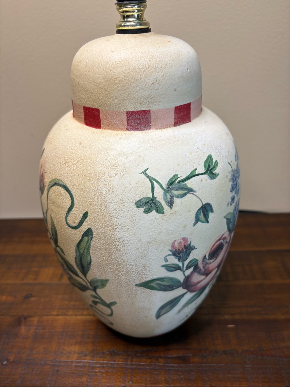 Vintage Cottagecore Ceramic Table Lamp - Picture 13 of 15